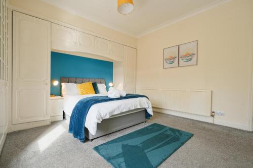 Mosborough Apartment | HILLTOP PLACE SUITES 4 Bedrooms near PEAK DISTRICT