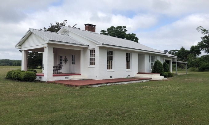 Eufaula House | Hilltop Retreat . Private house surrounded by nature. Just 2 miles from Lake.