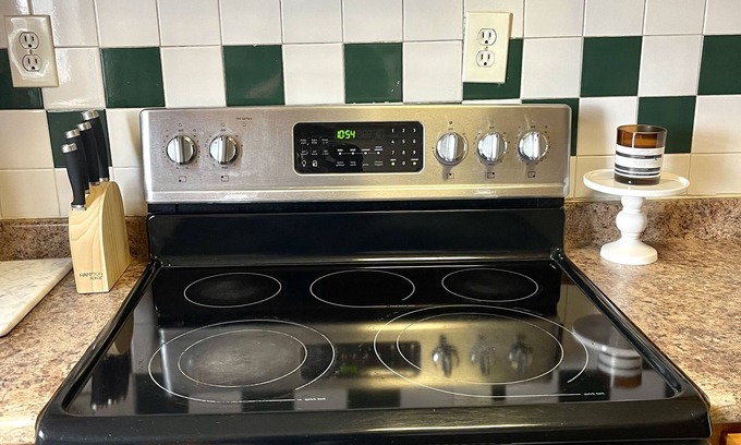 Wellington Hill Apartment | Hilltop Three Bedroom Sanctuary! Family Sized Condo -Inquire for Discounts