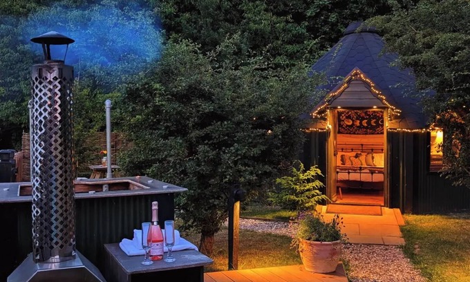 Rickmansworth Cabin | Hilly Hideaway — Unique Countryside Retreat with Hot Tub & firepit