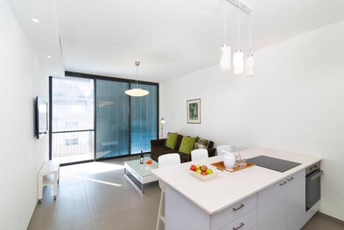 Old North Apartment | Hilton Bay Apartment with Bedroom shelter