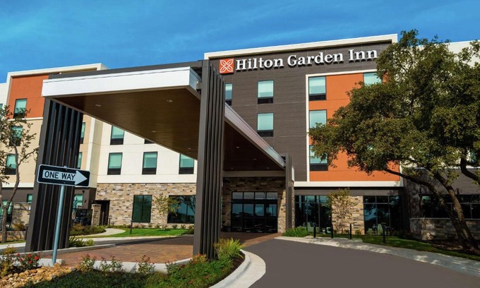McNeil Hotel | Hilton Garden Inn Cedar Park Austin