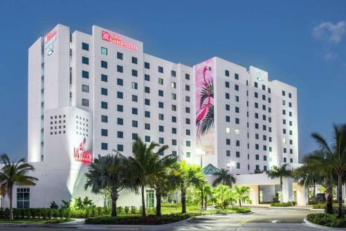 Ludlam Hotel | Hilton Garden Inn Miami Dolphin Mall