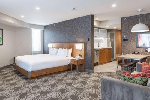 Laval Hotel | Hilton Montreal/Laval