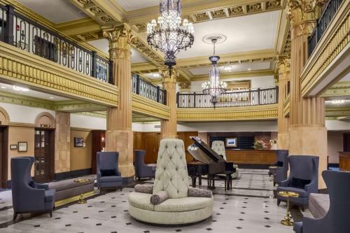 Power and Light District Hotel | Hilton President Kansas City