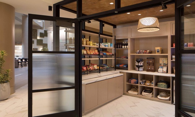 Downtown Hotel | Hilton Santa Monica Hotel & Suites