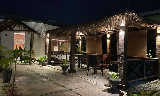 Hanimaadhoo Hotel | Himeyn Beach Inn Ocho Homes