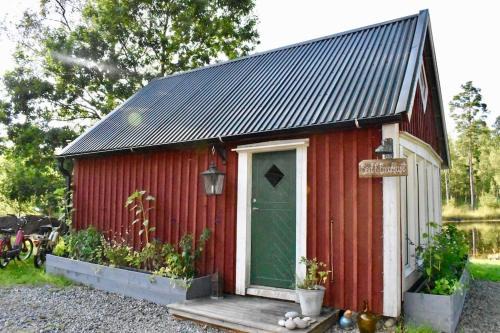 Grimslov House | Himlakull B&B. Near the forest with swimming pond.