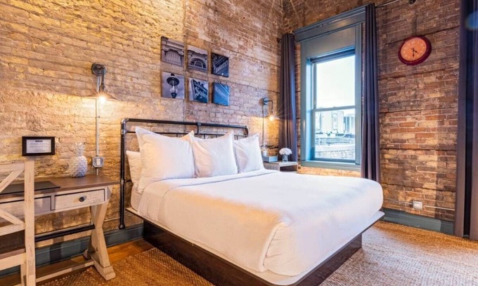 West Dundee Apartment | Hip Urban Loft-Small Town Charm -124 LOFTS #4
