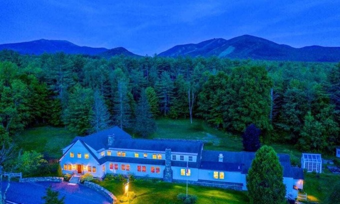 Franconia Cabin | Historic 12 Bedroom Lodge in the White Mountains