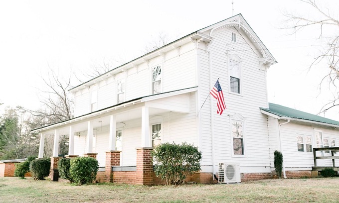 Casar House | Historic 1880 Farmhouse with Modern Southern Charm