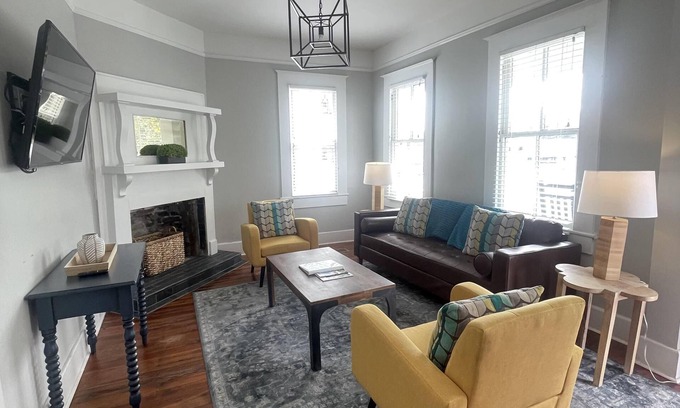 Thomas Square House | Historic 2 bedroom condo in Savannah's Starland District.