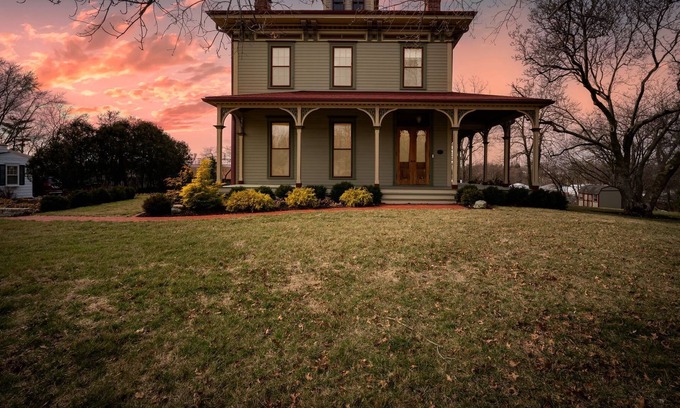 Normal House | Historic and Gorgeous 4Bdrm 4Bthrm Home close to ISU.