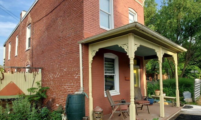 Frederick House | Historic, Arts District Labor Day Weekend House for 6, Grill, OSP, Breweries