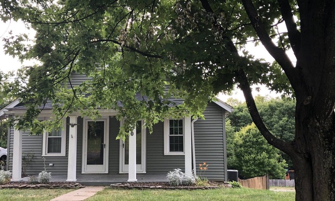 Bardstown House | Historic Bardstown Cottage