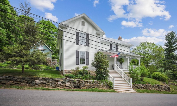 Bluemont House | Historic Bluemont Village Home