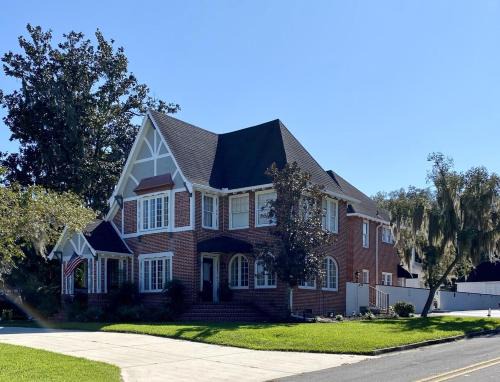Historic District House | Historic Carriage House Downtown 2 bedroom 1 bath