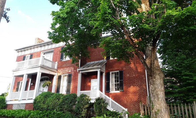 Lewisburg House | Historic center of the city
