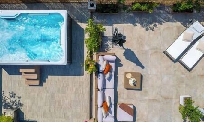 Bolognina House | [Historic Centre] – Luxury Penthouse with Pool