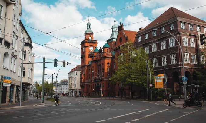 Weissensee Apartment | Historic Charm with Modern Comfort