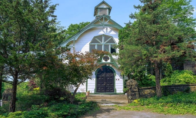 Saugerties House | Historic Church Home in Woodstock/Saugerties