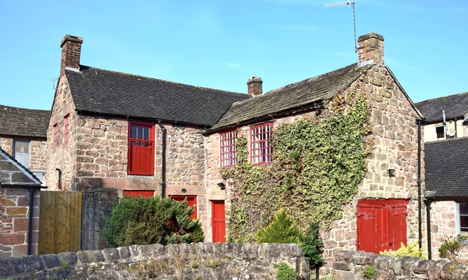 Cromford Cottage | Historic Cottage in a Traditional Mill Village