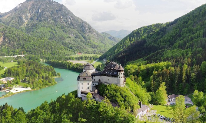 Molln House | historic country house near the lake at the national park near the ski area Hinterstoder