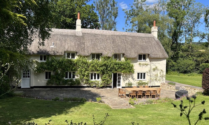 Bishopswood Cottage | Historic Countryside Cottage and Shepherds Hut