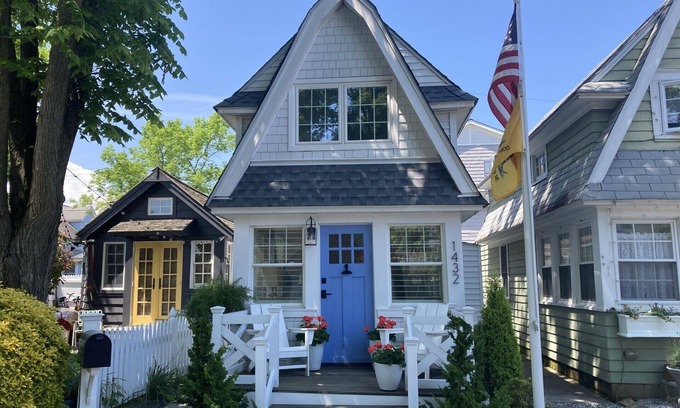 Riviera House | Historic Dollhouse by the Bay: Walk to Beach & Boardwalk!