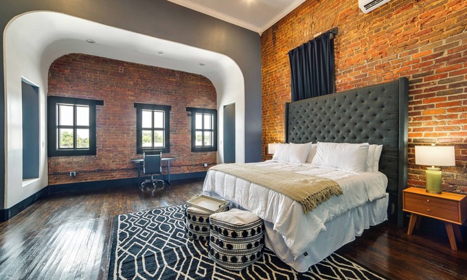 Marshall Apartment | Historic Downtown Location: Marshall Studio Escape