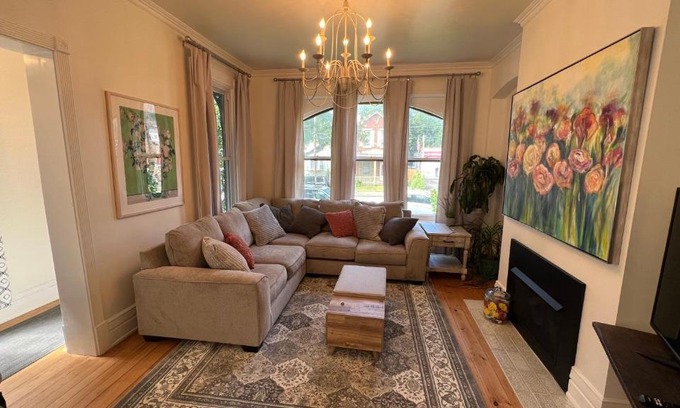 Ludlow House | Historic Downtown Ludlow Townhouse