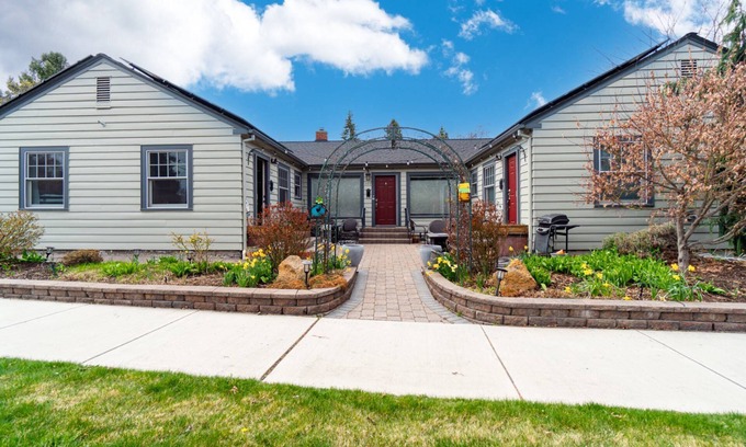 Old Bend Condo | Historic Drake Cottage 30 Day Rental. Across from Drake Park, Mirror Pond, downtown Bend. Furnished.