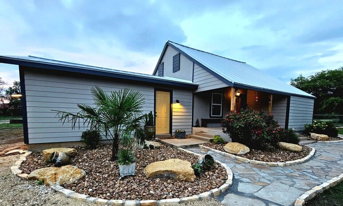 Hondo Other | Historic Farmhouse Tranquil Country Nature Escape