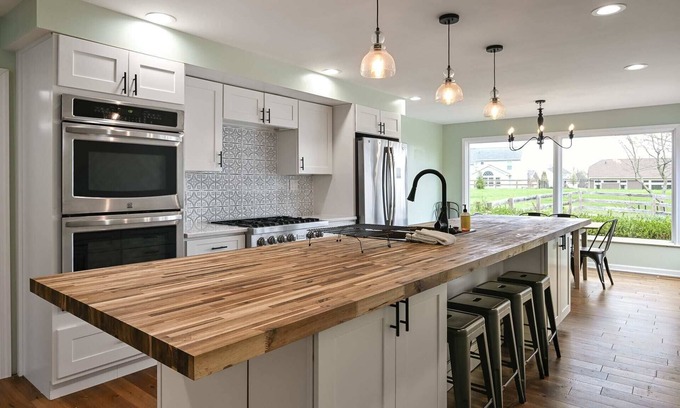 Union House | Historic Farmhouse with Pool - Sleeps 10!