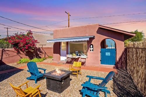 Sam Hughes House | Historic Guesthouse 2 Blocks from the UofA, Low Summer Rates!