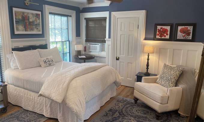 Church Hill Apartment | Historic Haven in Church Hill