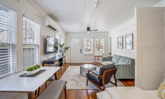 Greater Heights Apartment | Historic Heights Artist Bungalow #1