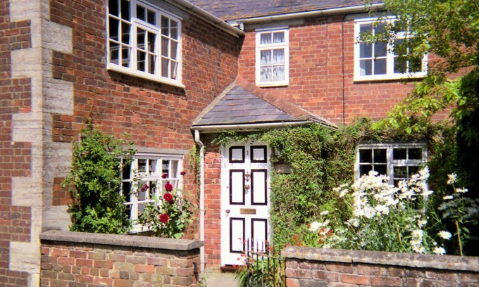 Trowbridge Cottage | Historic Holiday Cottage in Picturesque Village near Bath. Comfortably sleeps 6