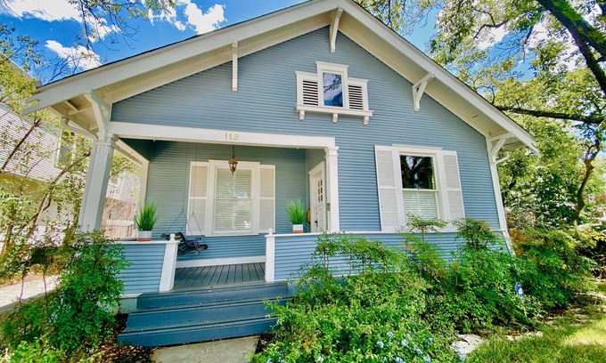 Mahncke Park House | Historic home, Heated Mini Pool, near downtown San Antonio! Walk to Zoo & Witte!