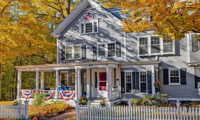 Quechee House | Historic Home on Dewey Pond | The Dewey House