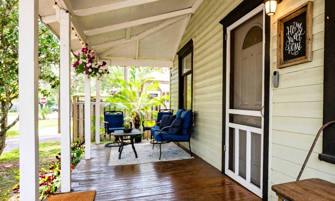 Sanford House | Historic Hotspot Walk to Downtown Fun Luxury Beds