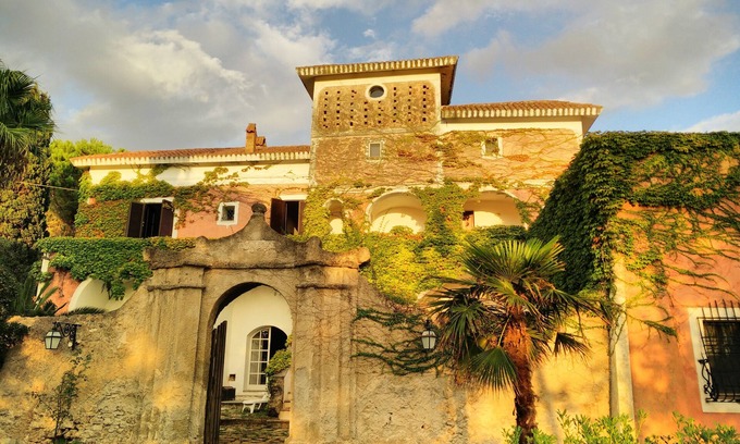 Santa Maria di Castellabate Villa | Historic house in the green, but a few steps from the sea.