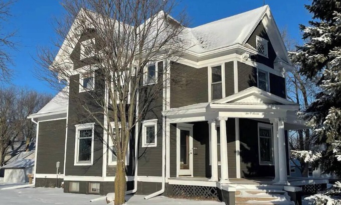 Sioux Center House | Historic house in Old Town Sioux Center!