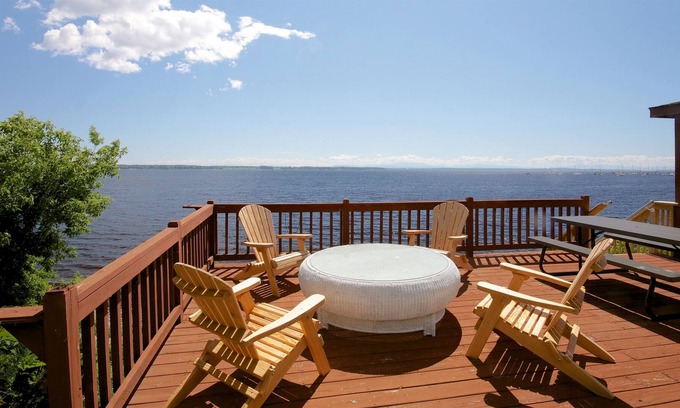Plattsburgh House | <> Historic Lakefront Home / Walk to Restaurants...