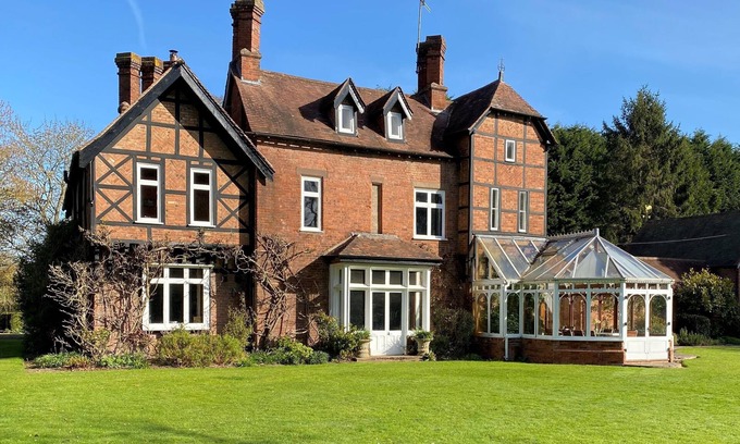 Boraston House | Historic large house set within beautiful gardens