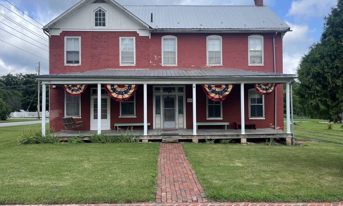 Beverly House | Historic Laura Jackson Arnold House