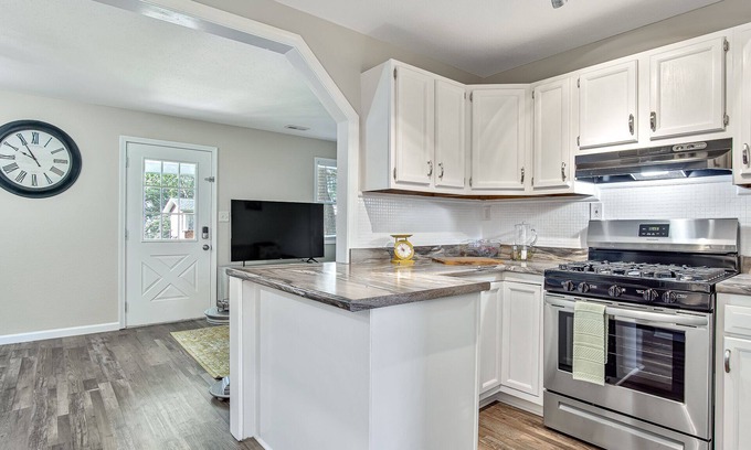 Lebanon House | Historic Lebanon, quiet 2 Bedroom 2 Bath home!