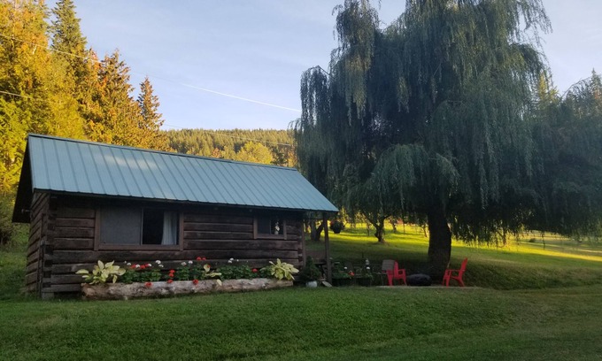 Blind Bay Cabin | Historic Log Cabin & with RV space at White Lake with optional lakeside sauna