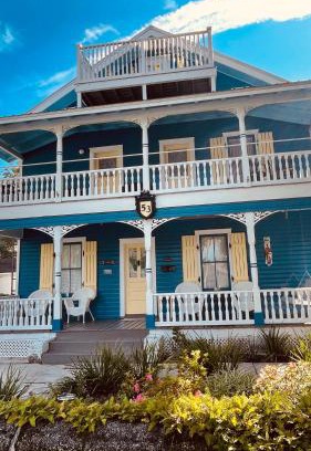 Downtown Historic District Apartment | Historic Luxury Two Bedroom Apartment