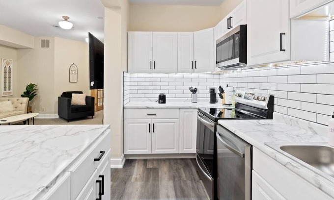 West Central Apartment | Historic Mansion Apt 2 in Downtown w/Free Parking